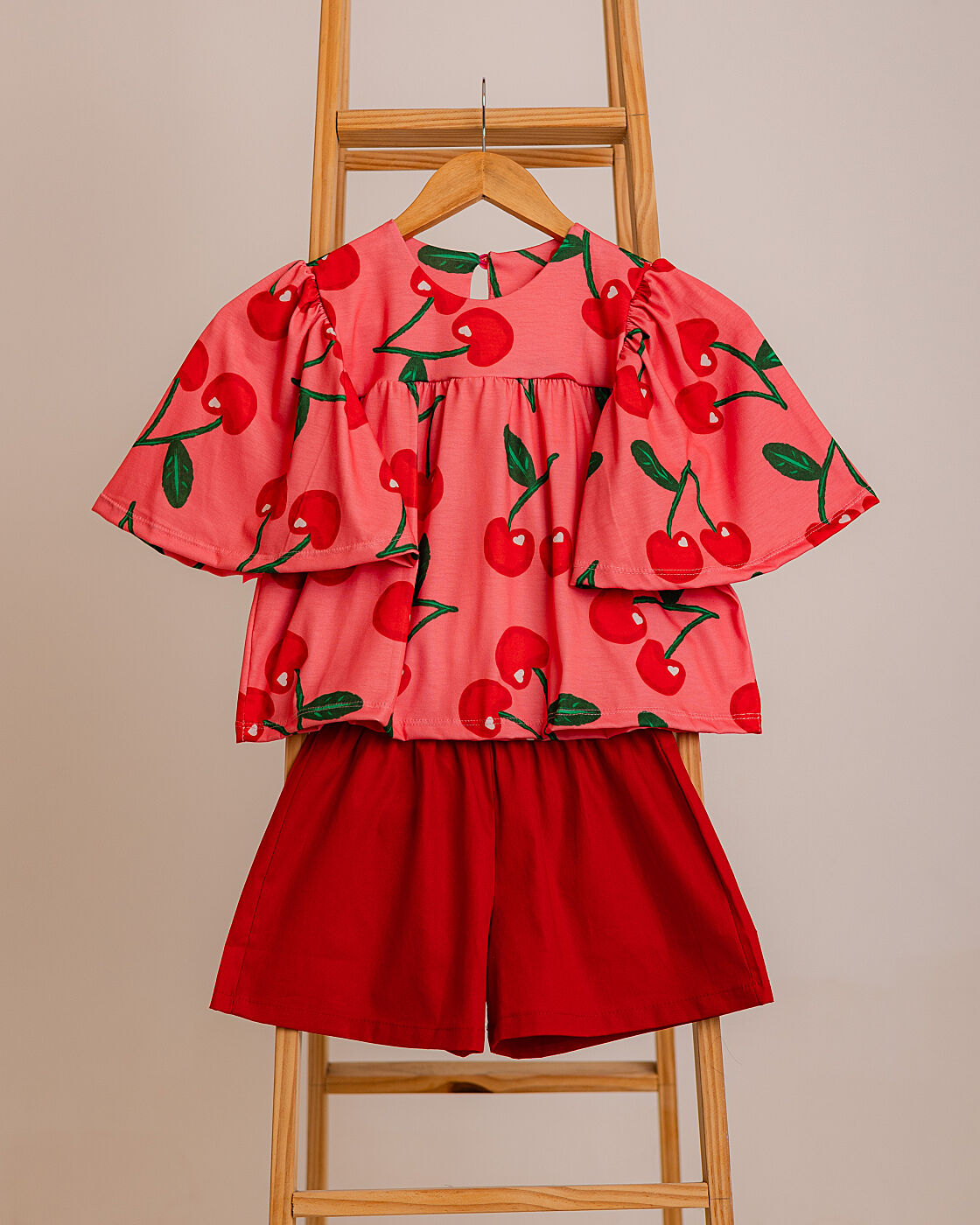 Conjunto Infantil Cerejas | Blusa e Short Vermelho