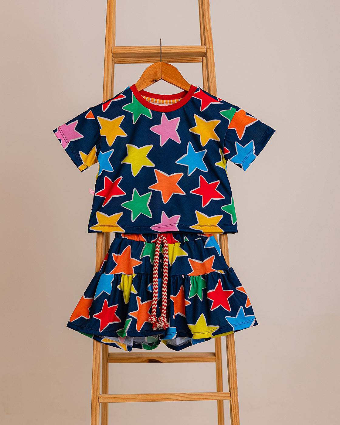 Conjunto Infantil Estrelas | Blusa e Shortinho Larguinho