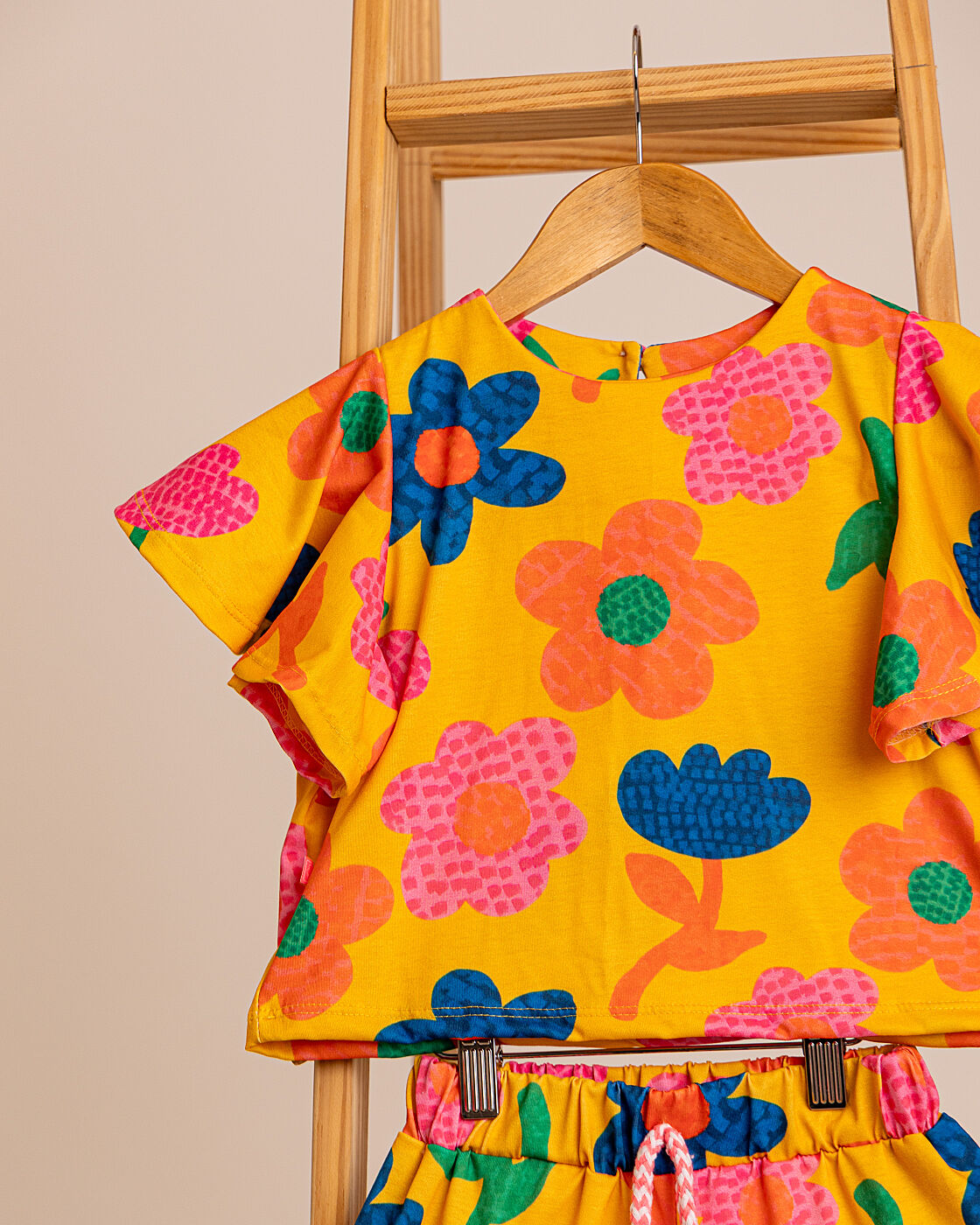 Conjunto Infantil Amarelo Floral | Blusa e Short Soltinho