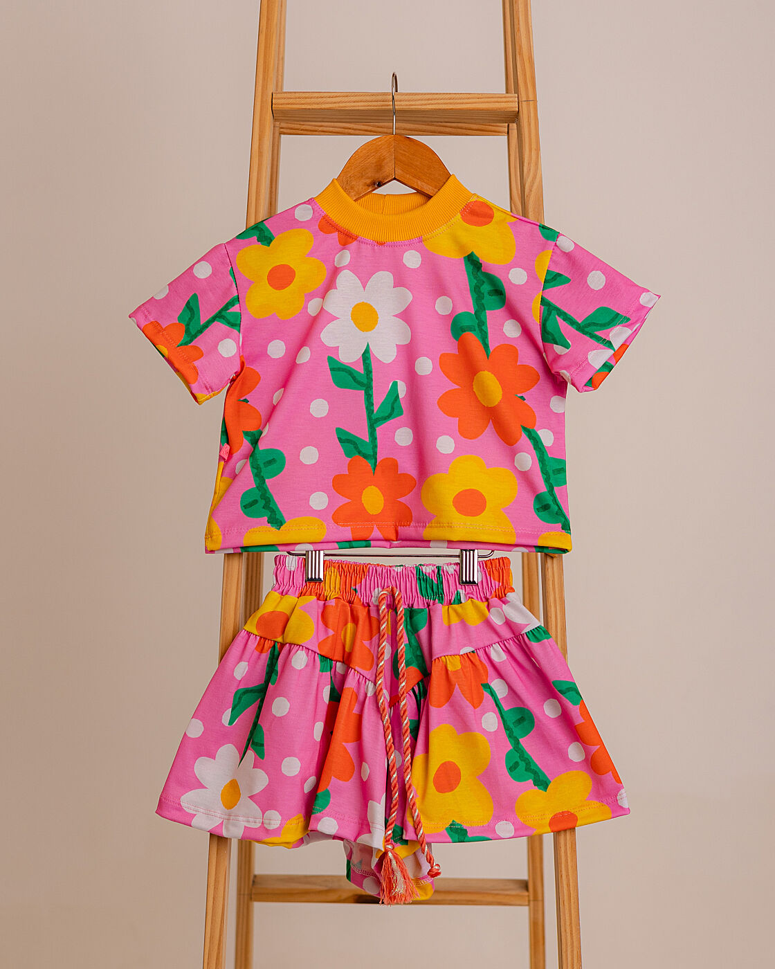 Conjunto Infantil Rosa Floral | Blusa e Short Saia