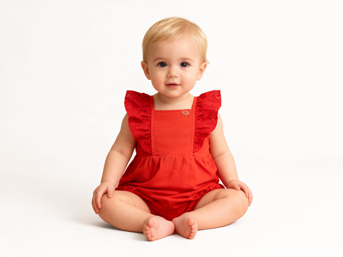 Macacão Curto Vermelho | Babado em Laise e Pingente