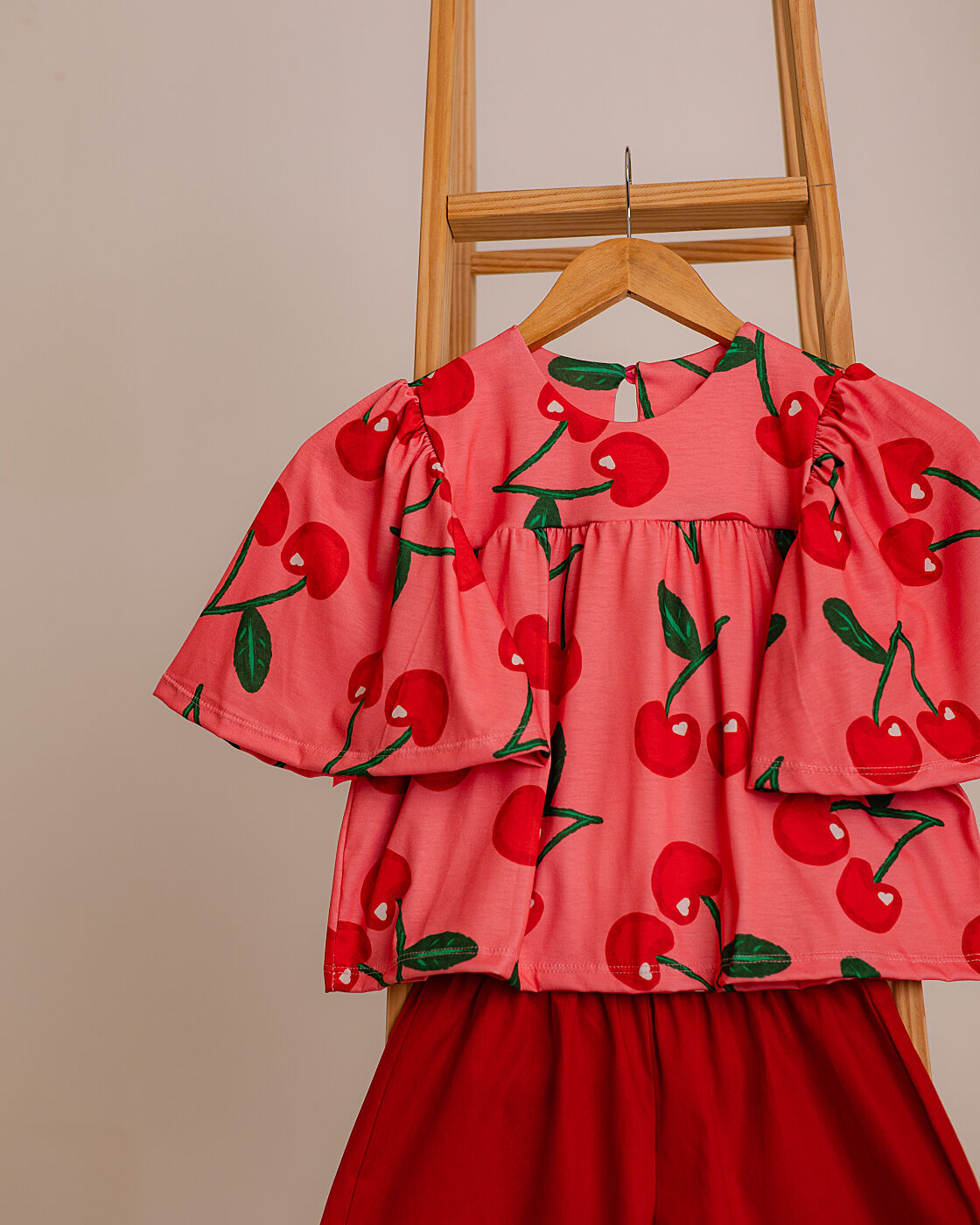 Conjunto Infantil Cerejas | Blusa e Short Vermelho