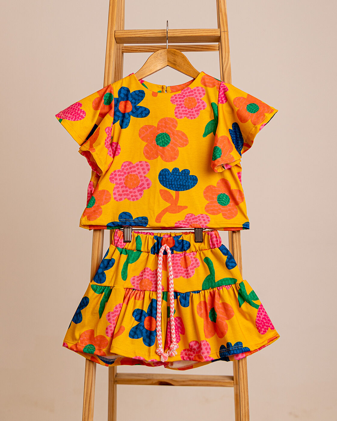 Conjunto Infantil Amarelo Floral | Blusa e Short Soltinho
