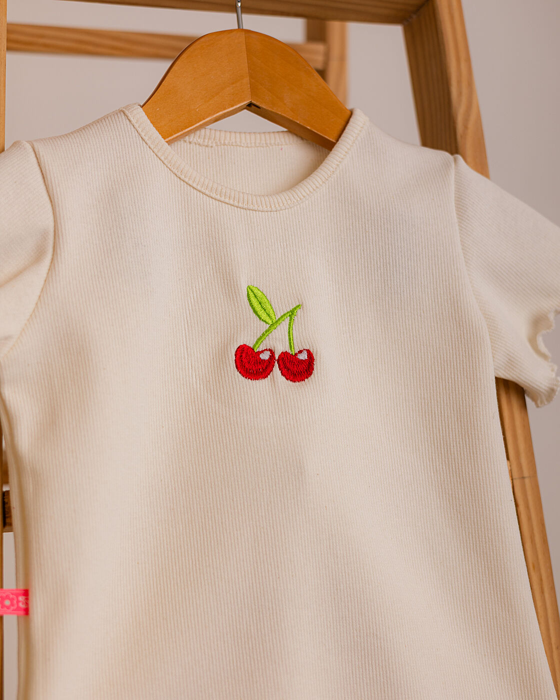 Conjunto Infantil Cerejinha | Blusa Bordada e Short Soltinho