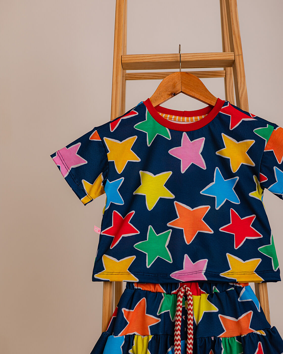Conjunto Infantil Estrelas | Blusa e Shortinho Larguinho