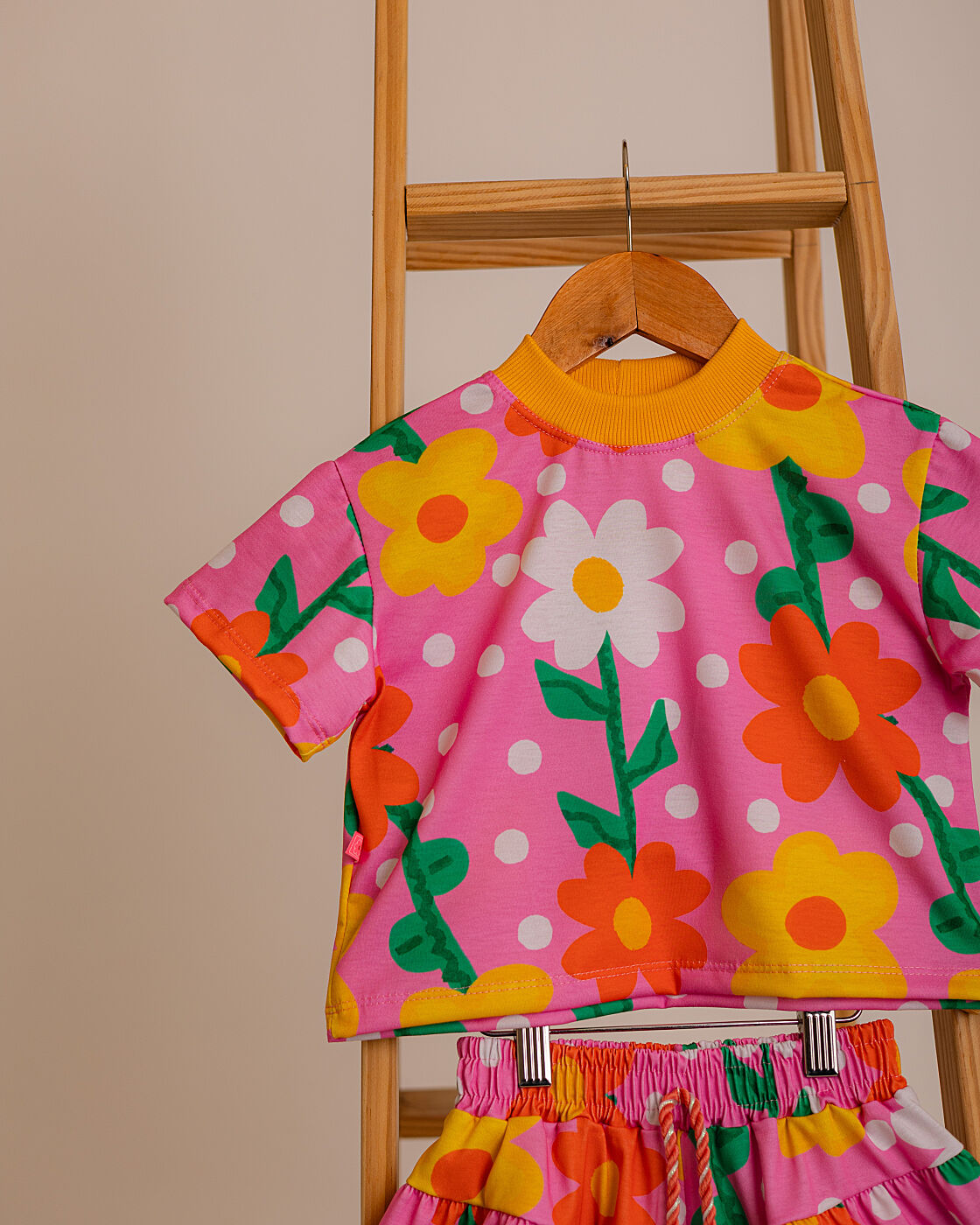 Conjunto Infantil Rosa Floral | Blusa e Short Saia